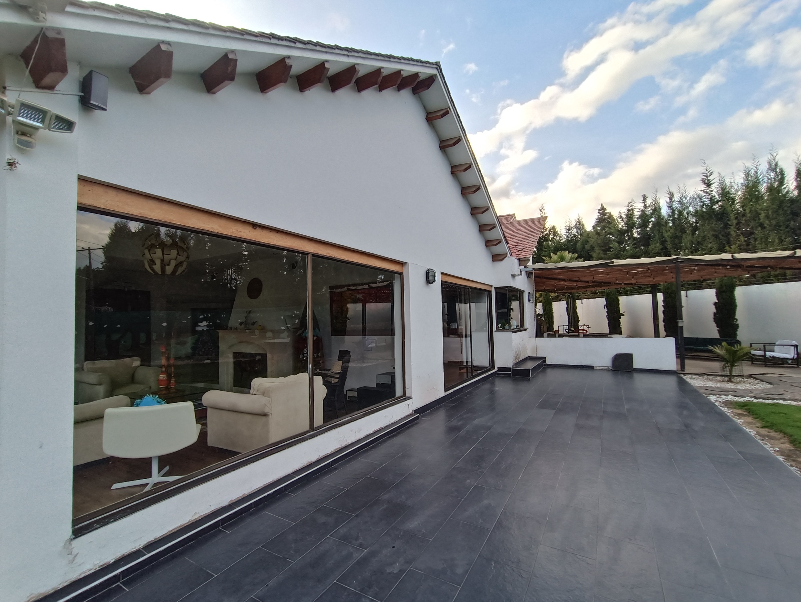 WhatsApp Image 2025-10-13 at 09.37.03_21cee17f